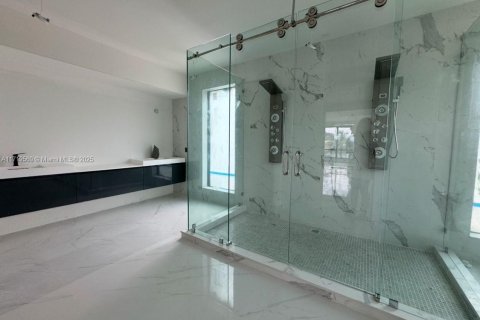 House in Pinecrest, Florida 8 bedrooms, 818.47 sq.m. № 1695048 - photo 7