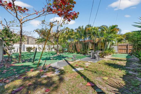 House in Oakland Park, Florida 3 bedrooms, 142.05 sq.m. № 2041455 - photo 17