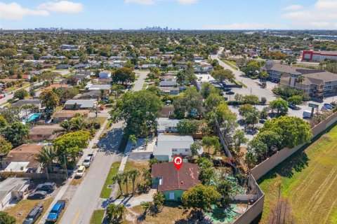 House in Oakland Park, Florida 3 bedrooms, 142.05 sq.m. № 2041455 - photo 20