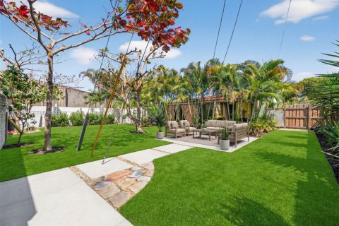 House in Oakland Park, Florida 3 bedrooms, 142.05 sq.m. № 2041455 - photo 18