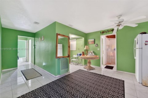 House in Oakland Park, Florida 3 bedrooms, 142.05 sq.m. № 2041455 - photo 6