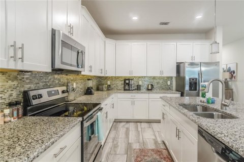 House in Davenport, Florida 6 bedrooms, 305.74 sq.m. № 2102536 - photo 10