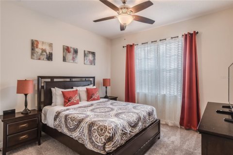House in Davenport, Florida 6 bedrooms, 305.74 sq.m. № 2102536 - photo 6