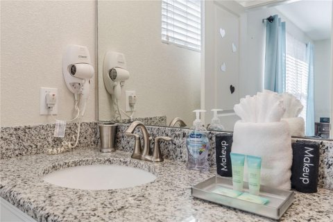 House in Davenport, Florida 6 bedrooms, 305.74 sq.m. № 2102536 - photo 23