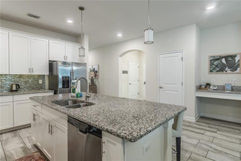 House in Davenport, Florida 6 bedrooms, 305.74 sq.m. № 2102536 - photo 9