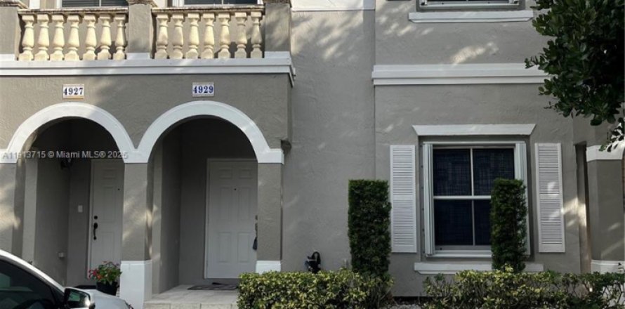 Touwnhouse à Miramar, Floride 3 chambres, 139.82 m2 № 1968930