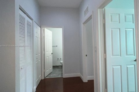 Touwnhouse à louer à Miramar, Floride: 3 chambres, 139.82 m2 № 1968930 - photo 14