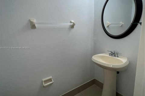 Touwnhouse à louer à Miramar, Floride: 3 chambres, 139.82 m2 № 1968930 - photo 12