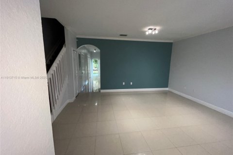 Touwnhouse à louer à Miramar, Floride: 3 chambres, 139.82 m2 № 1968930 - photo 4