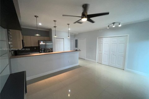 Touwnhouse à louer à Miramar, Floride: 3 chambres, 139.82 m2 № 1968930 - photo 9