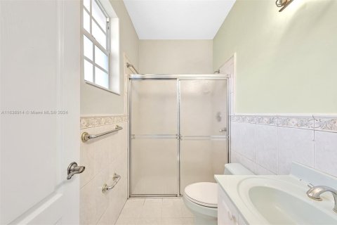 House in Miami, Florida 4 bedrooms, 278.71 sq.m. № 1306142 - photo 20