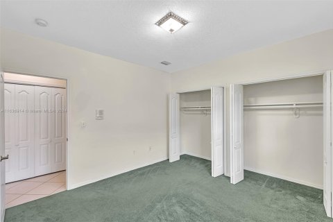 House in Miami, Florida 4 bedrooms, 278.71 sq.m. № 1306142 - photo 25