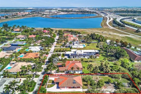 House in Miami, Florida 4 bedrooms, 278.71 sq.m. № 1306142 - photo 1