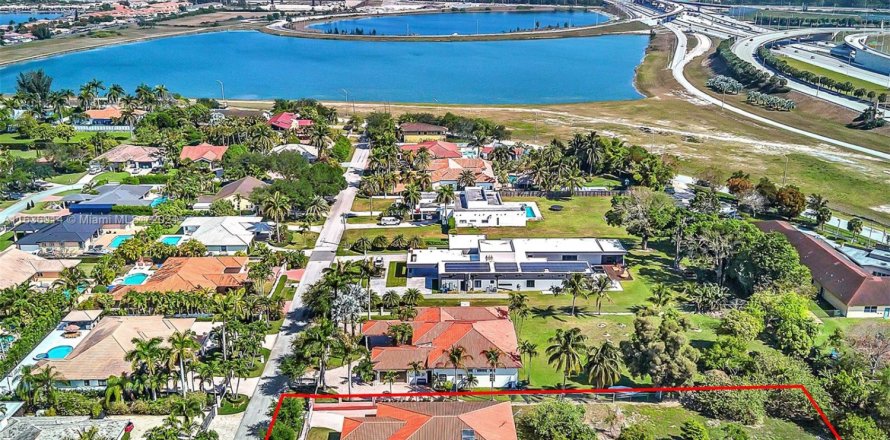 House in Miami, Florida 4 bedrooms, 278.71 sq.m. № 1306142