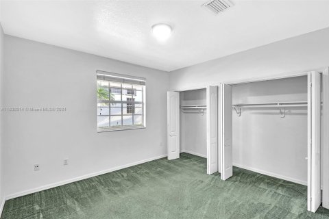 House in Miami, Florida 4 bedrooms, 278.71 sq.m. № 1306142 - photo 26