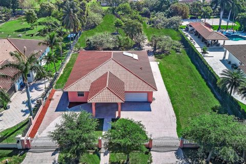 House in Miami, Florida 4 bedrooms, 278.71 sq.m. № 1306142 - photo 2