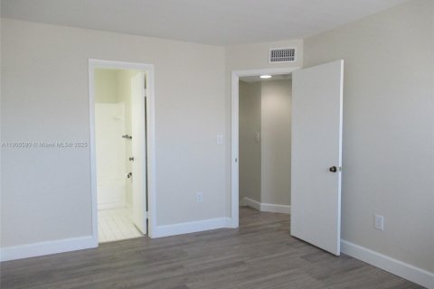 Купить кондоминиум в Майами, Флорида 2 спальни, 92.9м2, № 2047714 - фото 8