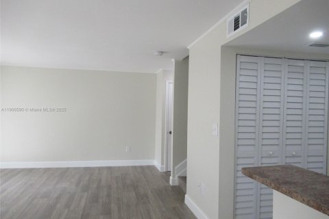 Купить кондоминиум в Майами, Флорида 2 спальни, 92.9м2, № 2047714 - фото 6