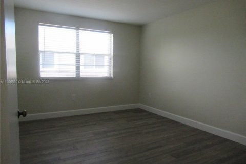 Купить кондоминиум в Майами, Флорида 2 спальни, 92.9м2, № 2047714 - фото 9