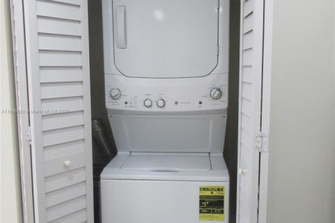 Купить кондоминиум в Майами, Флорида 2 спальни, 92.9м2, № 2047714 - фото 15