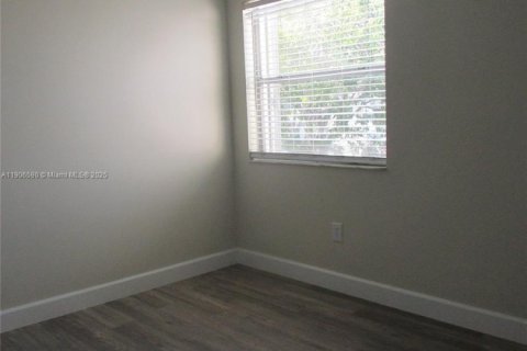 Купить кондоминиум в Майами, Флорида 2 спальни, 92.9м2, № 2047714 - фото 12