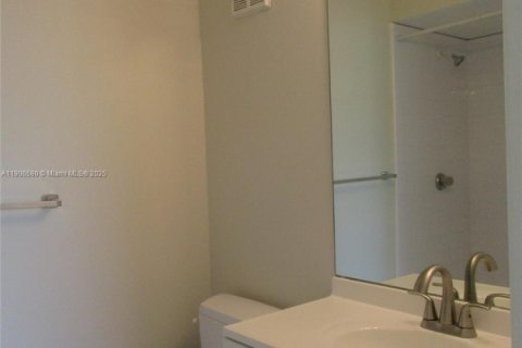 Купить кондоминиум в Майами, Флорида 2 спальни, 92.9м2, № 2047714 - фото 13