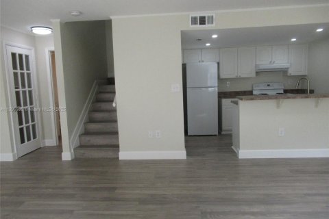 Купить кондоминиум в Майами, Флорида 2 спальни, 92.9м2, № 2047714 - фото 2