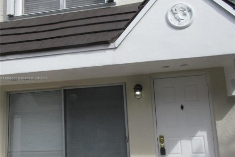 Кондоминиум с 2 спальнями в Майами, Флорида № 2047714