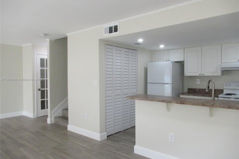 Купить кондоминиум в Майами, Флорида 2 спальни, 92.9м2, № 2047714 - фото 4