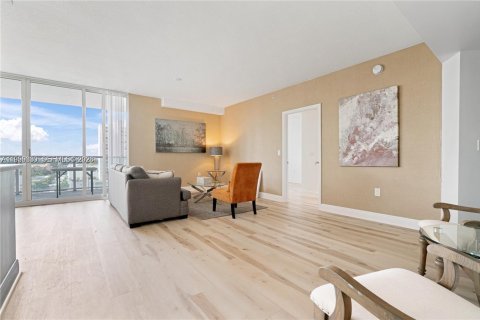 Condominio en alquiler en Miami, Florida, 2 dormitorios, 116.59 m2 № 2009498 - foto 2