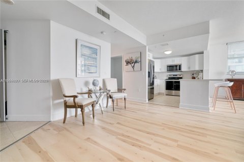 Condominio en Miami, Florida, 2 dormitorios  № 2009498