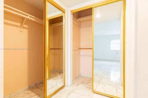Condo in Miami, Florida, 2 bedrooms  № 1787011 - photo 10