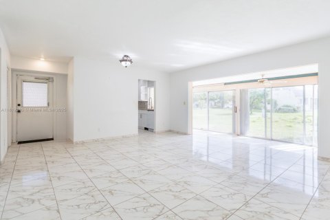 Condo in Miami, Florida, 2 bedrooms  № 1787011 - photo 3