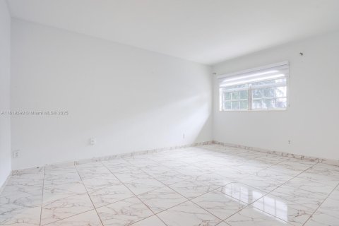 Condo in Miami, Florida, 2 bedrooms  № 1787011 - photo 8