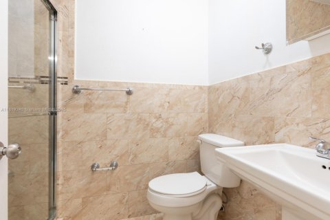Condo in Miami, Florida, 2 bedrooms  № 1787011 - photo 14
