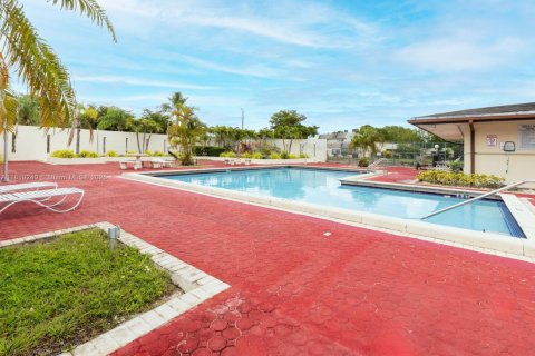 Condo in Miami, Florida, 2 bedrooms  № 1787011 - photo 17