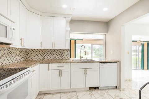 Condo in Miami, Florida, 2 bedrooms  № 1787011 - photo 6