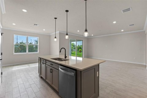 House in Orlando, Florida 5 bedrooms, 216.46 sq.m. № 1736394 - photo 12