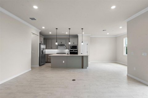 House in Orlando, Florida 5 bedrooms, 216.46 sq.m. № 1736394 - photo 6