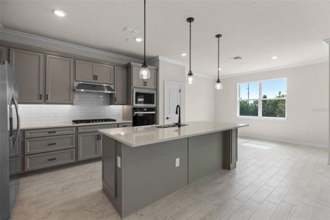House in Orlando, Florida 5 bedrooms, 216.46 sq.m. № 1736394 - photo 13