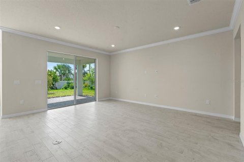 House in Orlando, Florida 5 bedrooms, 216.46 sq.m. № 1736394 - photo 14