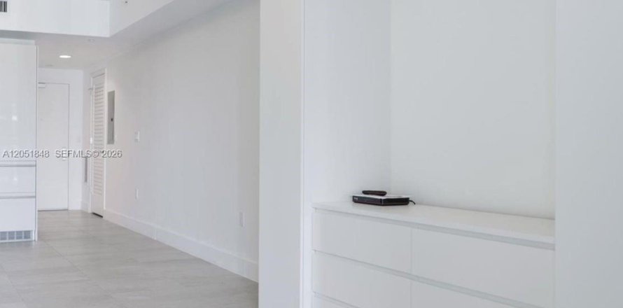 Studio à Condo à Miami, Floride  № 2173000