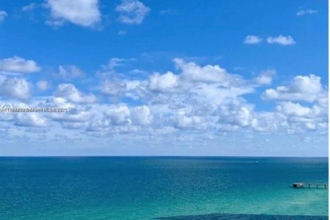 Condominio en venta en Sunny Isles Beach, Florida, 2 dormitorios, 84.36 m2 № 1861614 - foto 17