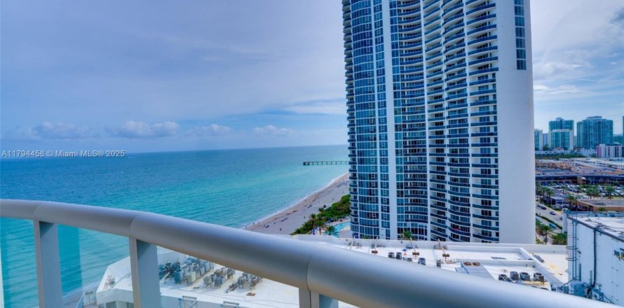 Condominio en Sunny Isles Beach, Florida, 2 dormitorios № 1861614