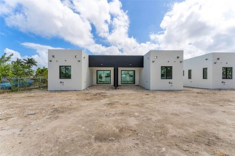 Townhouse in Miami, Florida 3 bedrooms № 1790449 - photo 3