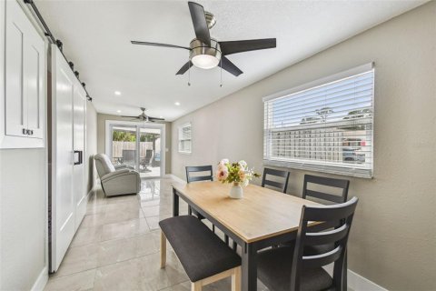 House in Tampa, Florida 3 bedrooms, 154.96 sq.m. № 1678212 - photo 20
