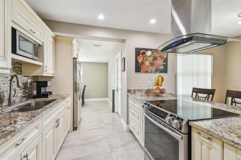 House in Tampa, Florida 3 bedrooms, 154.96 sq.m. № 1678212 - photo 10