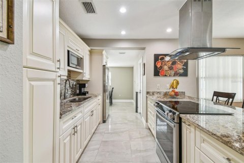 House in Tampa, Florida 3 bedrooms, 154.96 sq.m. № 1678212 - photo 11