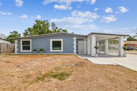 House in Tampa, Florida 3 bedrooms, 154.96 sq.m. № 1678212 - photo 2