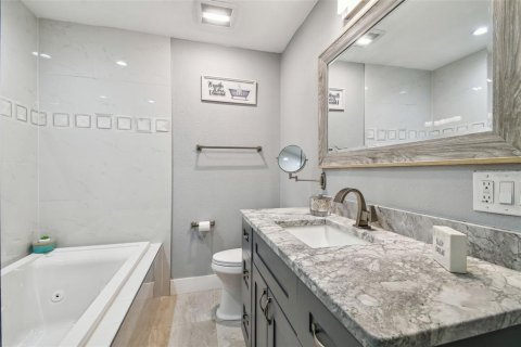 House in Tampa, Florida 3 bedrooms, 154.96 sq.m. № 1678212 - photo 29